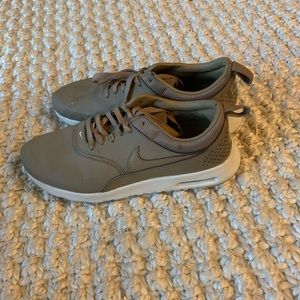 Nike AirMax Thea 7.5